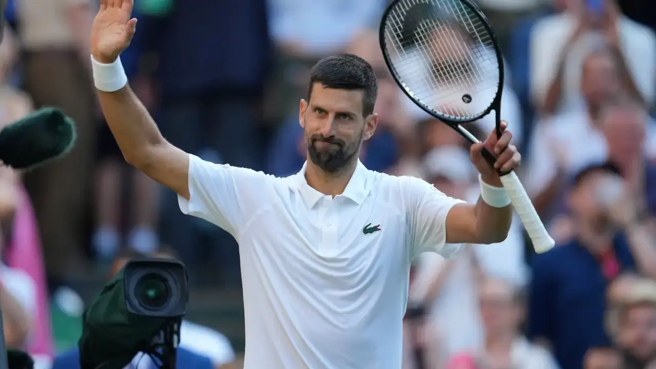 尽管他曾在, 在温网期间, src