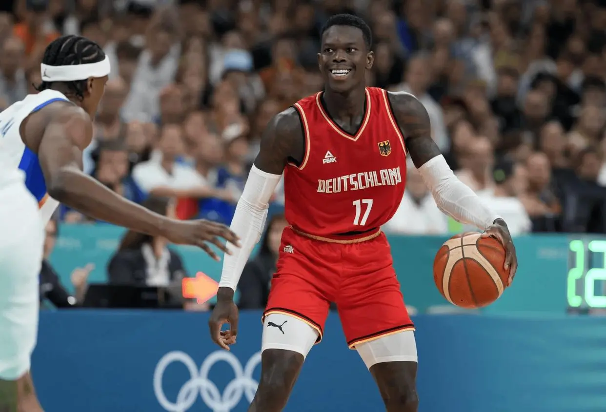 马卡在NB, 前三节斯洛